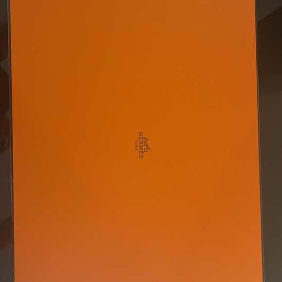 Stop and read 💯 Authentic New Hermès bag- Has been stolen 🛑by breaking in - Picture 3 of 3